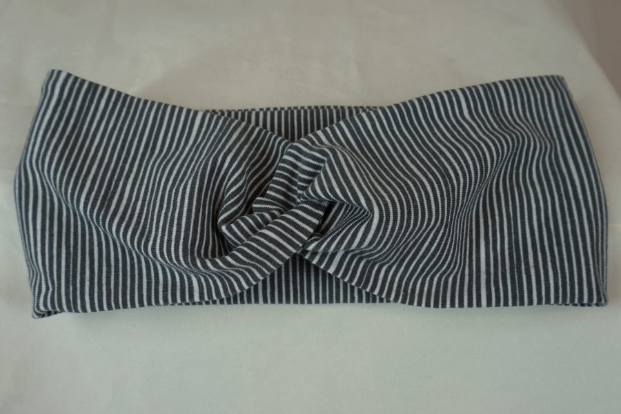 knotenstirnband-jersey-baumwolle-pepafarina-grau-weiss-gestreift