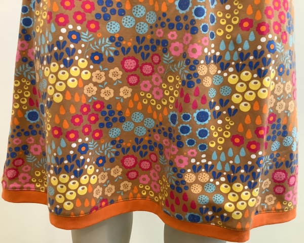 rock-baumwolljersey-cognac-bunt-muster-saum
